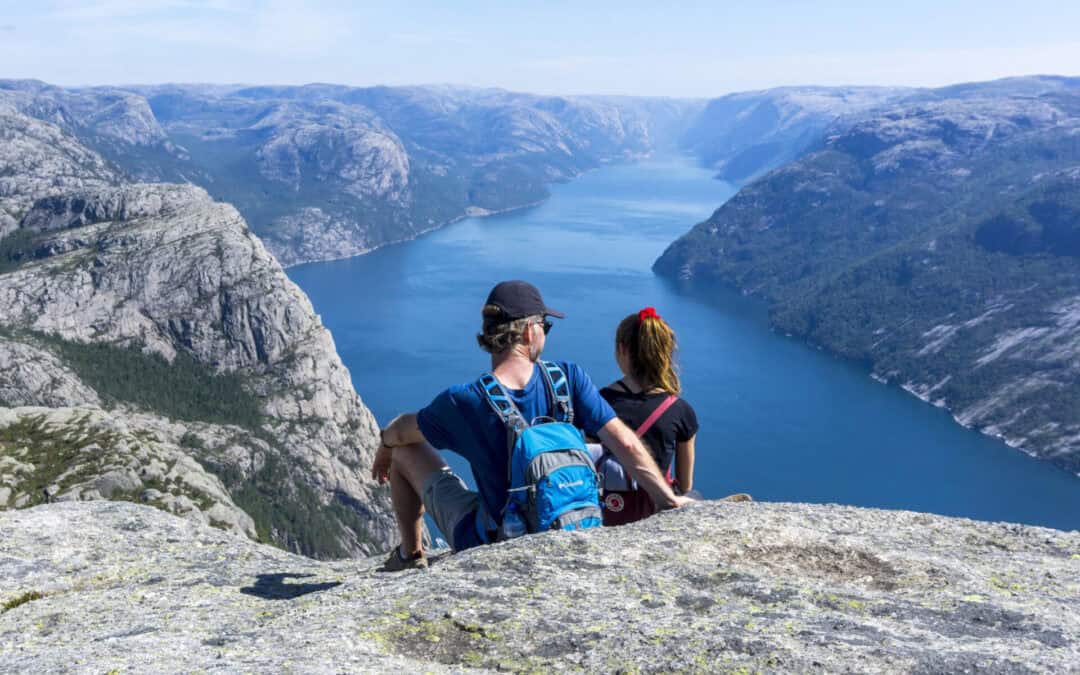 Crucero y caminata por el Preikestolen
