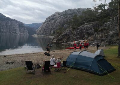 Portal Norge filmer nordisk padling i kajakk ved Dørvika i Lysefjorden