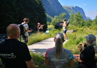 Portal Norge filmer skivegolfere i Lysebotn, Lysefjord