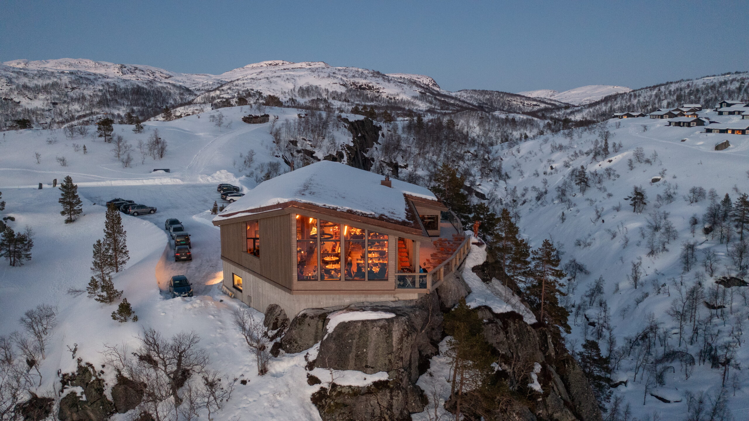 Slottet Sirdal-Utside med snø